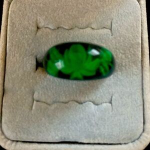 Deep green lucite flowery ring.